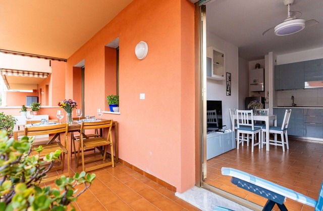 Agréable appartement pour 4 personnes avec WIFI, TV, balcon et parking