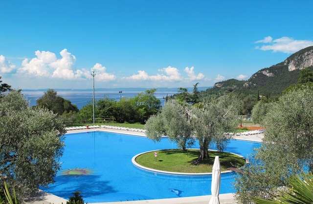 Confortable appartement pour 3 personnes avec WIFI, climatisation, piscine, TV, patio et parking