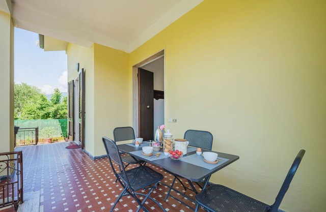 Confortable appartement pour 4 personnes avec WIFI, TV, patio et parking