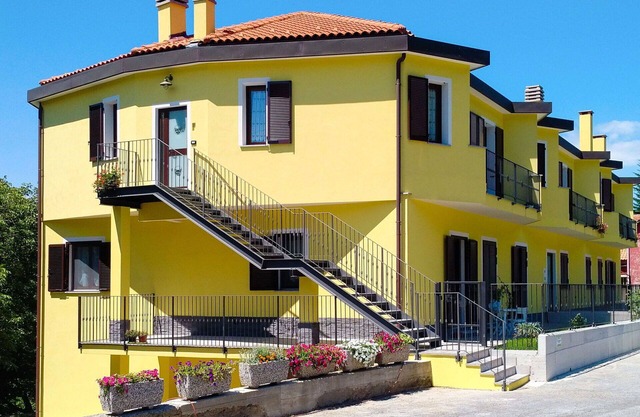 Agréable appartement avec WIFI, TV, patio, animaux admis, vue panoramique et parking