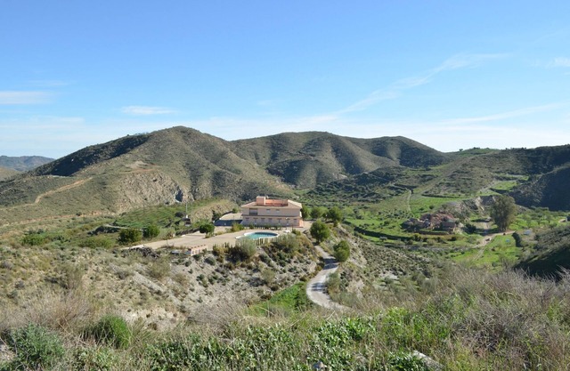 Bel appartement, haut dans les montagnes avec piscine privée et vue imprenable