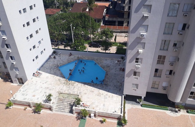 Bel appartement à Enseada Guarujá. Copropriété, zone de loisirs, proche de la plage