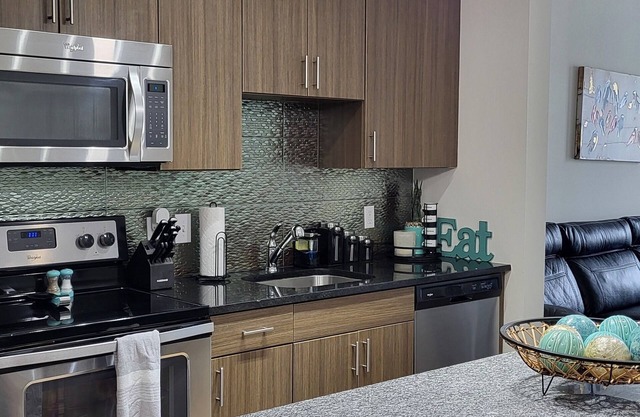 Beautiful apartment in charming Dallas with fitness room and AC