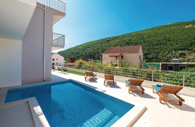 Bel appartement à Mokosica