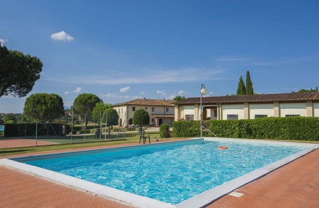 Confortable appartement dans une maison de vacances avec piscine, WIFI, TV et animaux admis