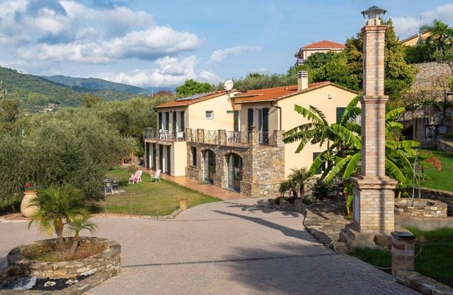 Joli appartement dans une maison de vacances avec WIFI, TV, patio, vue panoramique, parking