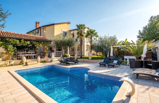Bel appartement à Porec avec jacuzzi