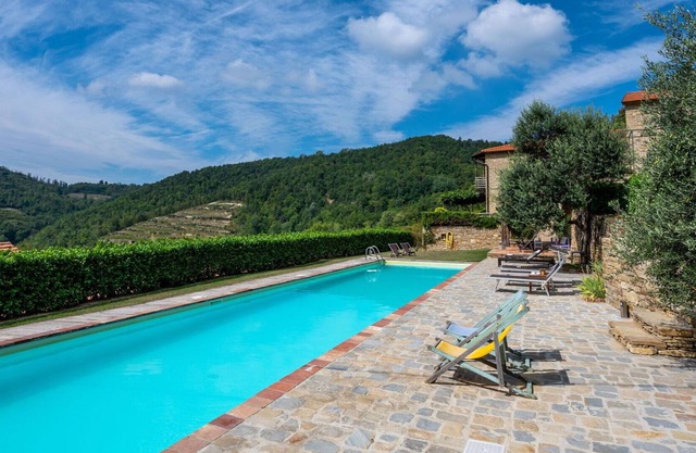 Appartement dans une maison de vacances avec WIFI, piscine, balcon, animaux admis, parking