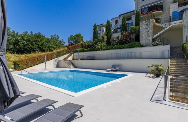 Agréable appartement dans une maison de vacances avec climatisation, WIFI, piscine, TV et terrasse