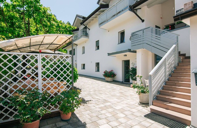 Agréable appartement pour 4 personnes avec WIFI, TV, patio, animaux admis et parking