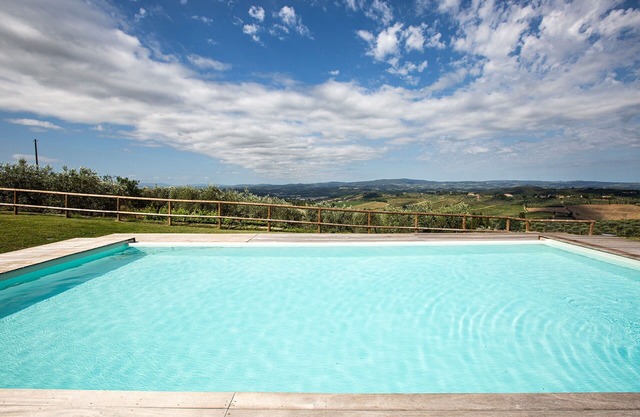 Joli appartement avec piscine, climatisation, WIFI, TV, vue panoramique, près de San Gimignano