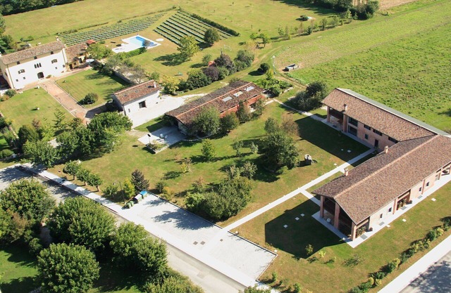 Appartement dans une maison de vacances avec climatisation, piscine, WIFI, TV, terrasse, parking