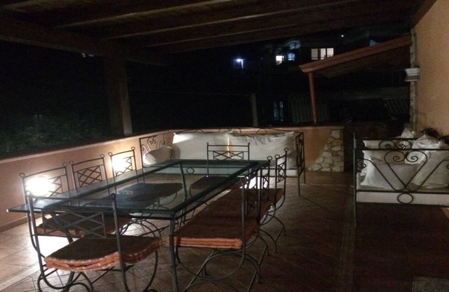 Bel appartement avec grande terrasse à 100 mètres du centre du village