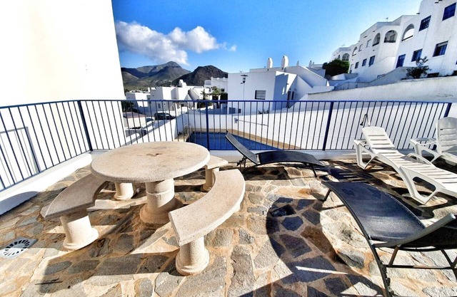 Appartement avec Terrasse - Partage Piscine avec un autre appartement