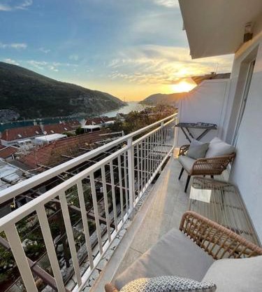 Beautiful apartment with balcony & sea view