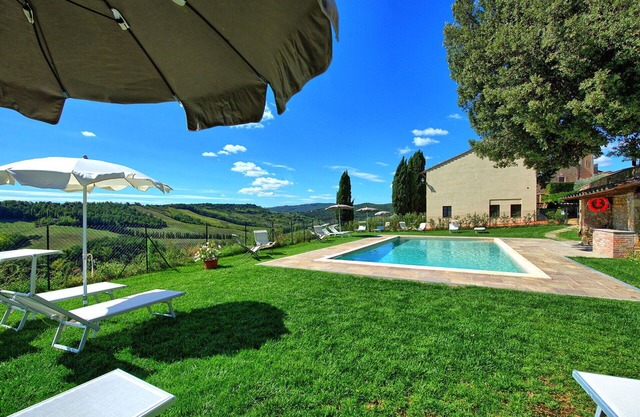 Appartement avec climatisation, WIFI, piscine, vue panoramique, parking, près de San Gimignano