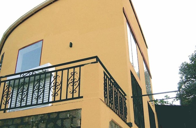 Beautiful Artist Villa near Airport