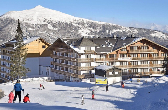 Agréable appartement pour 4 personnes avec piscine, WIFI, balcon, animaux admis et vue panoramique