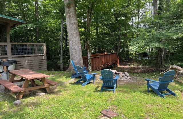 Beautiful Authentic Log Cabin on Cosby Creek