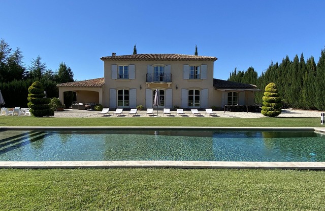 Bastide Aixoise, Luxe, grands espaces et grande piscine dans un écrin de verdure