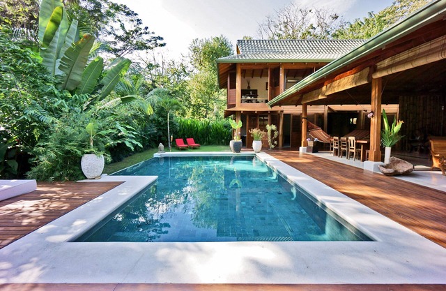 Belle villa Batik à quelques pas de la plage, service complet.
