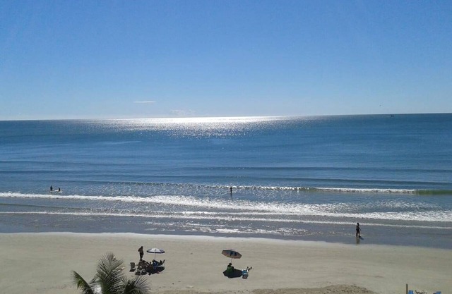 BELLE COUVERTURE DE PLAGE POUR 11 PERSONNES - MEIA PRAIA, ITAPEMA / SC