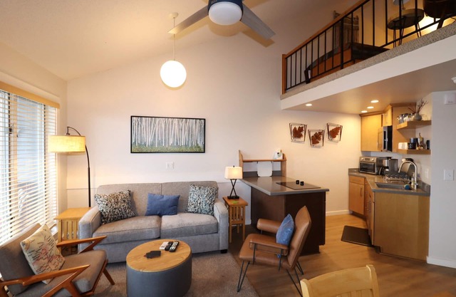 Beautiful & Modern Beach Front Condo with Lake Views