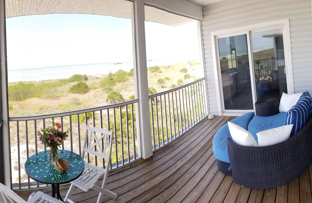 Beautiful Beach Front Condo Impressive View Only Steps to the Beach! GV3922