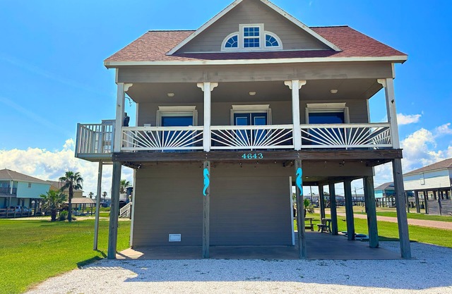 Beautiful beach house on the Bay