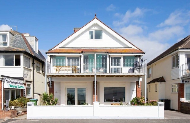 Beautiful Beachfront House wth Balcony & Sea Views