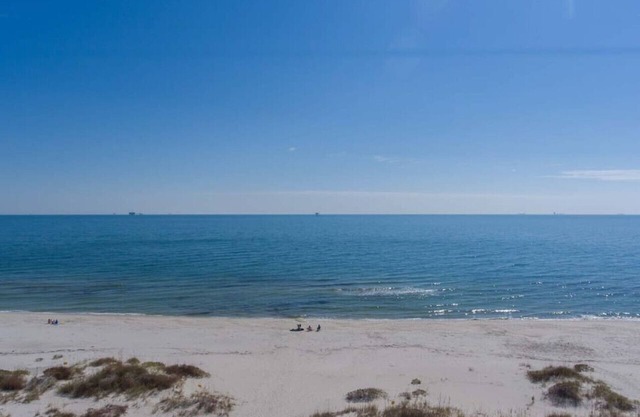 Beautiful Beachfront Pet Friendly Duplex -AOK-East