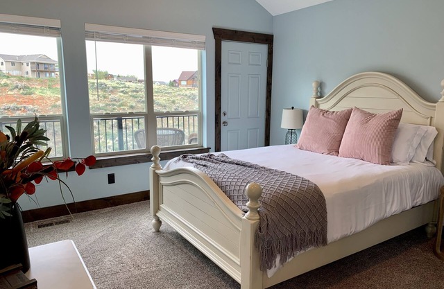 NOUVELLE LISTE!!! Belle nouvelle marque Bear Lake Lodge - 14 personnes