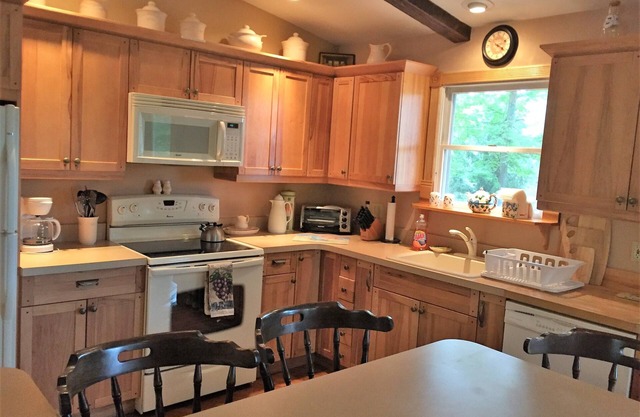 Beautiful Beaver Lake Front Getaway