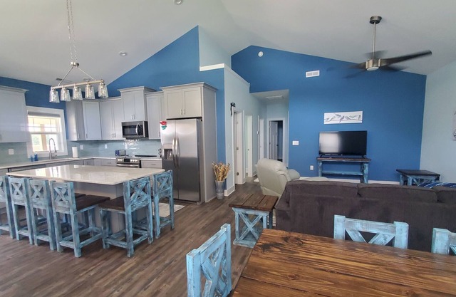 Beautiful Brand New 2 Bedroom 2 Full Bath Cottage! Close to Beaches and city