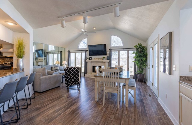 *3rd NIGHT FREE! Beautiful Branson Villa!