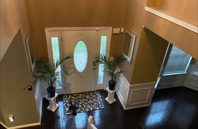 Beautiful brick home 17 mins from ATL airport and minutes from downtown