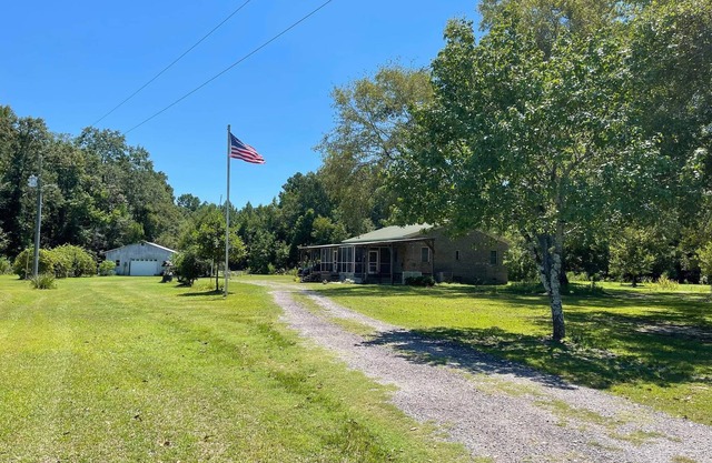 Beautiful brick home w/ large porch and 3 bedrooms