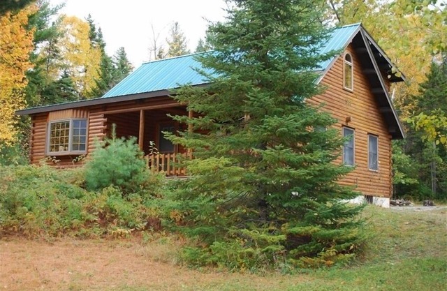 Belle cabane près de ski, randonnée pédestre, Golf
