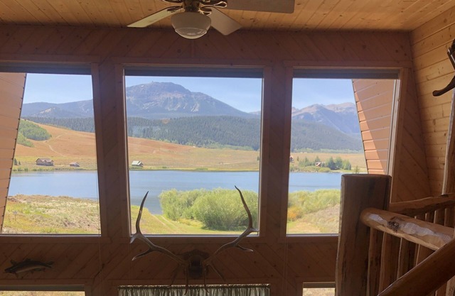 Nouvelle offre extraordinaire! Cabine confortable avec une vue imprenable sur le lac Henry