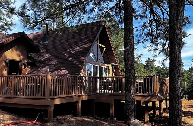 Beautiful cabin, great views, 3 bedrooms + large loft, in Pine, sleeps 10 to 12.