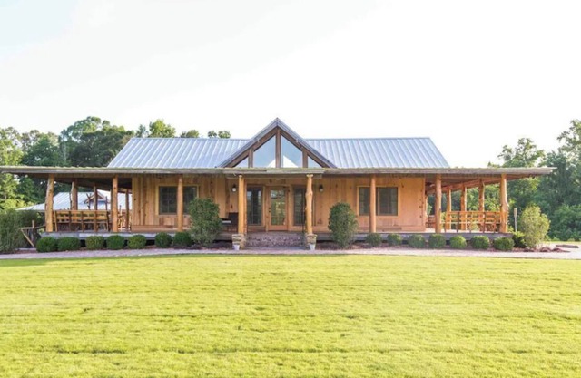 Beautiful cabin tucked away 3 miles from Auburn Campus