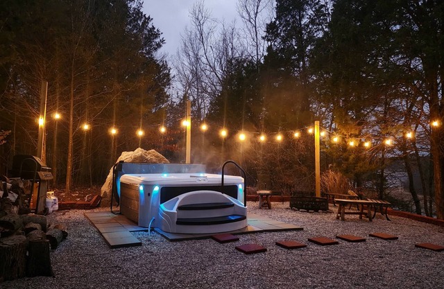 Beautiful Cabin with Hot Tub 🛁 on Nolin Lake 🌊 Mammoth Caves 🌲 W/Fireplace 🔥