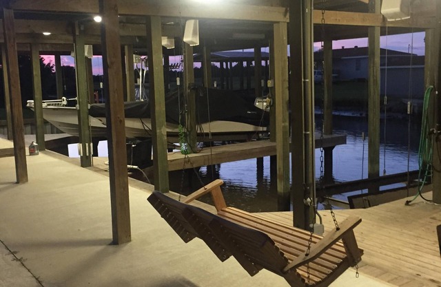 Belle Calcasieu Fish Camp droite sur l'eau