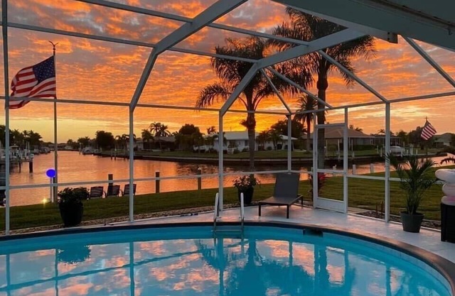 Beautiful Canal Home