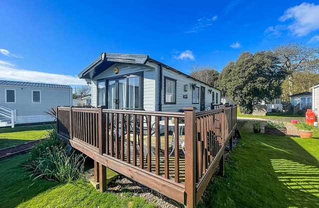 Caravane de 6 couchages à louer avec vue partielle sur la mer dans le Suffolk ref 32042