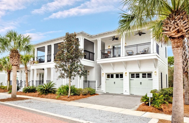 BEAUTIFUL Carriage House in Seacrest, Sleeps 4! FREE TRAM SERVICE & HUGE POOL