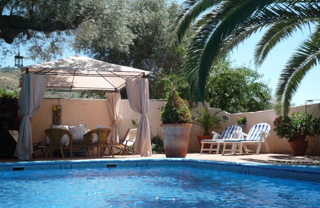 Belle villa avec clos et des Gated piscine, de magnifiques jardins et WiFi