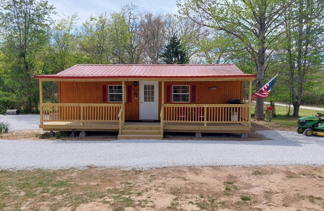 Beautiful Cedar Cabin on Bullshoals Lake