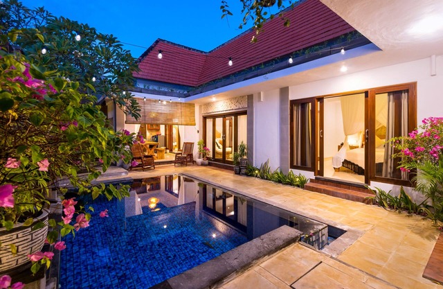Beautiful centrally located villa 2/3 w/ pool and office Digital nomads paradise