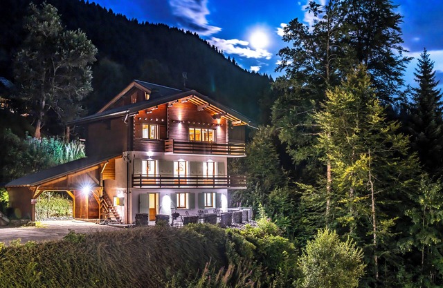 Beautiful refurbished chalet - great location close to piste, gondola and town